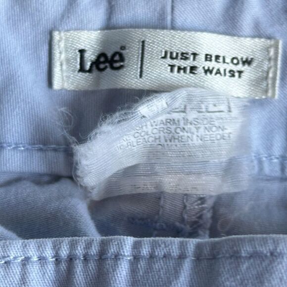 Lee Women's Just Below the Waist Blue Capri Pants Size 24W Stretch Comfort Denim - Picture 3 of 3